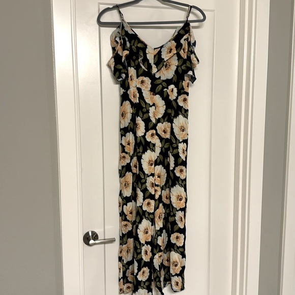 Floral romper. - Picture 2 of 2